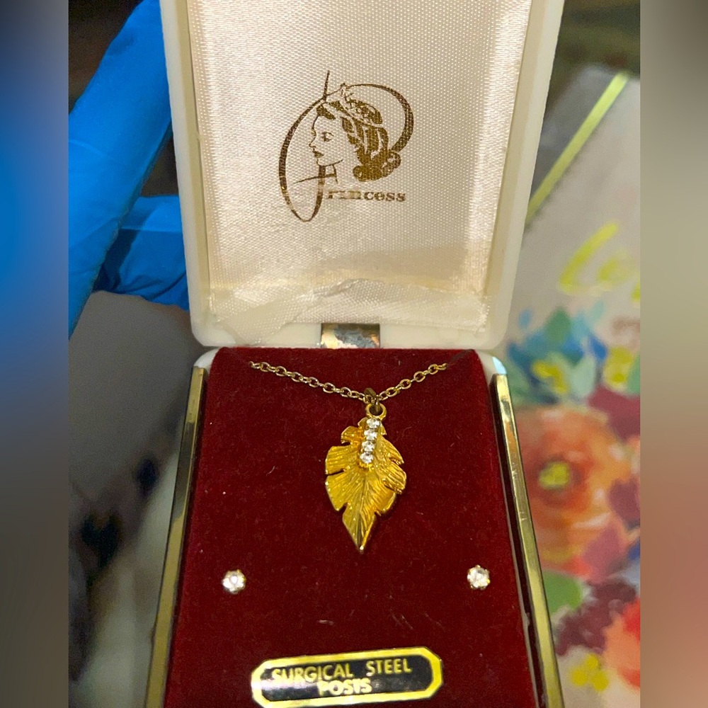 Vintage goldtone necklace/earring set in original box